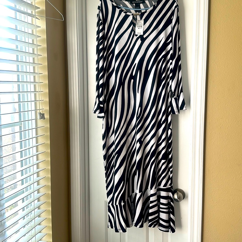 Ashley Stewart black and white dress size 14/16